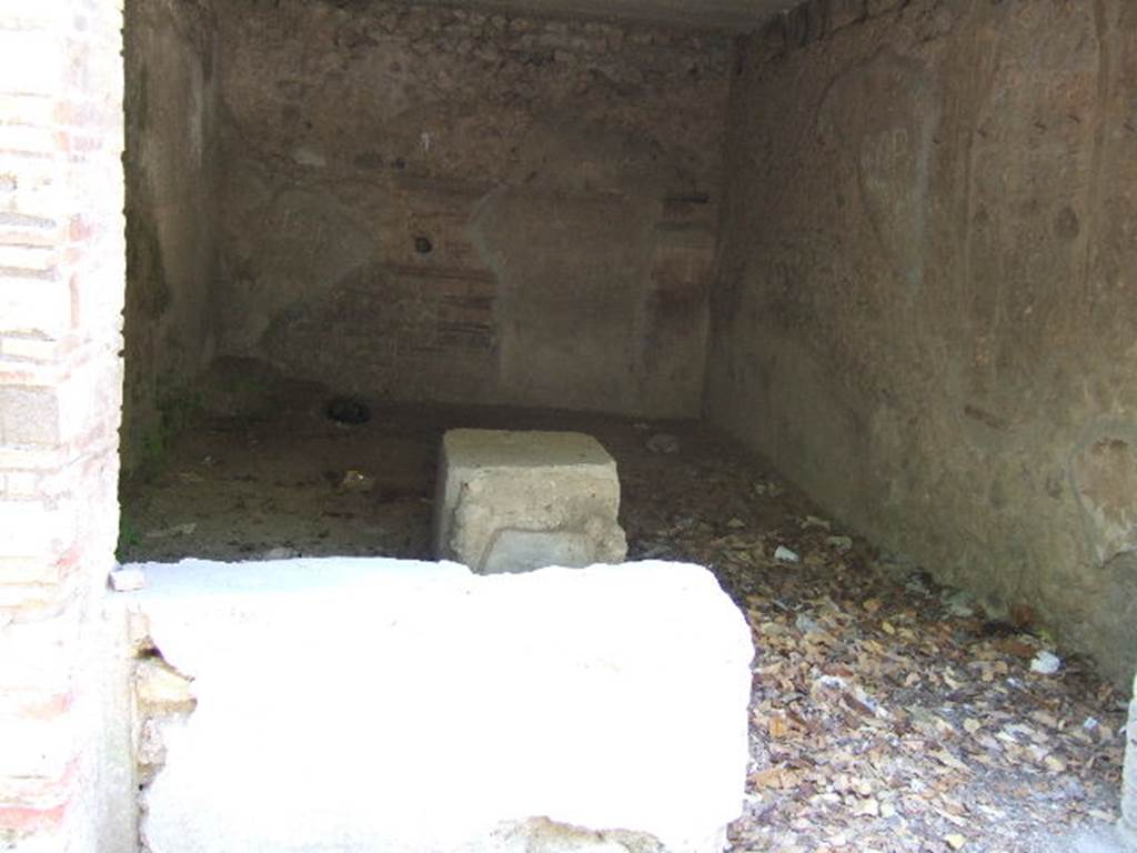 I.10.13 Pompeii. September 2005. Remains of two-sided stuccoed masonry podium.
According to Packer, originally this stuccoed podium would have been painted red.
See - Packer, Jim: Inns at Pompeii: a short survey. In Cronache Pompeiane, IV, 1978, (p.30-31).