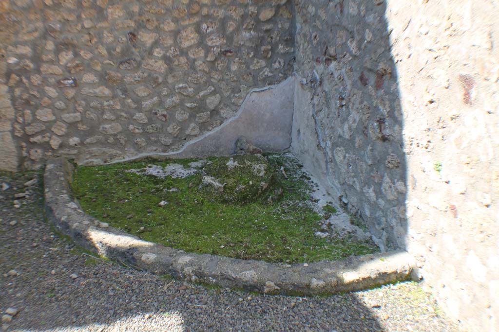 I.10.4 Pompeii. March 2014. North-west corner of stable.
Foto Annette Haug, ERC Grant 681269 DÉCOR.