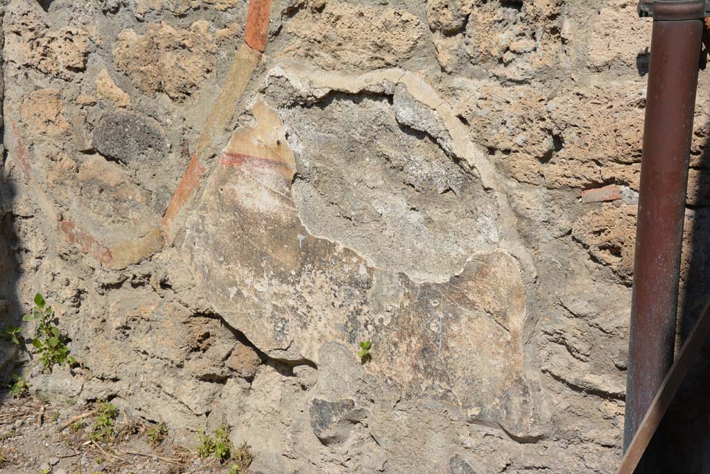 I.10.17 Pompeii. April 2017. Detail from north wall of shop. Photo courtesy Adrian Hielscher.