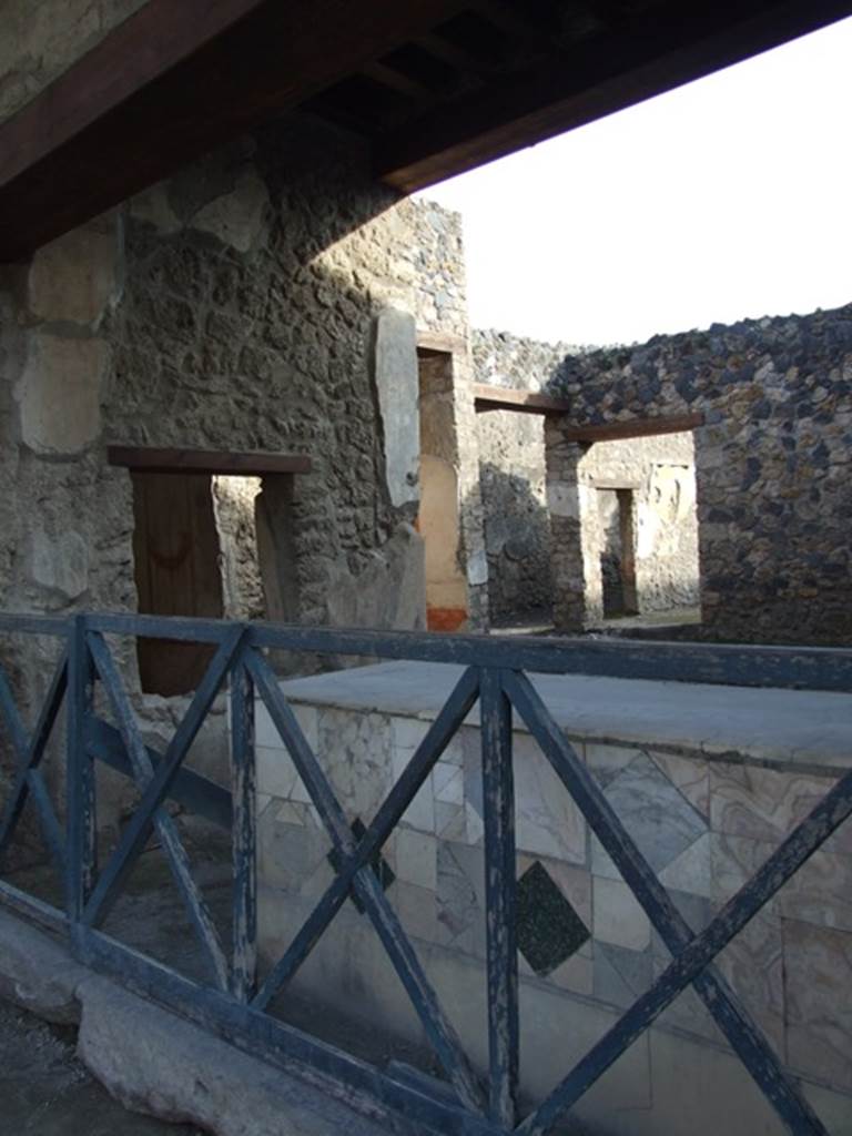 I.11.1 Pompeii. December 2007. 
Entrance looking south-east across bar-room towards window into cubiculum.