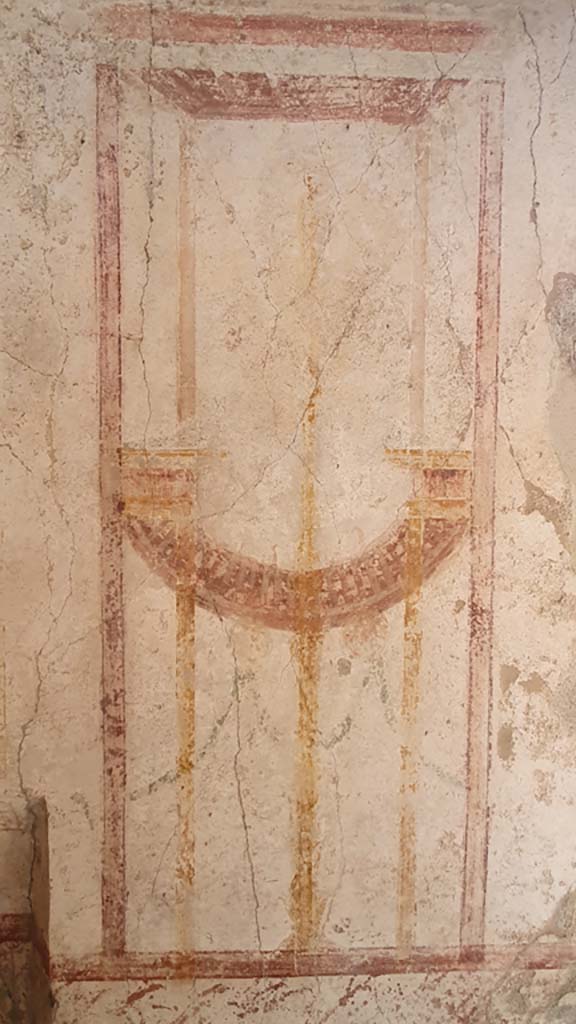 I.11.1 Pompeii. July 2021. 
Detail of painted “twisted candelabra” from south wall of cubiculum.
Foto Annette Haug, ERC Grant 681269 DÉCOR.
