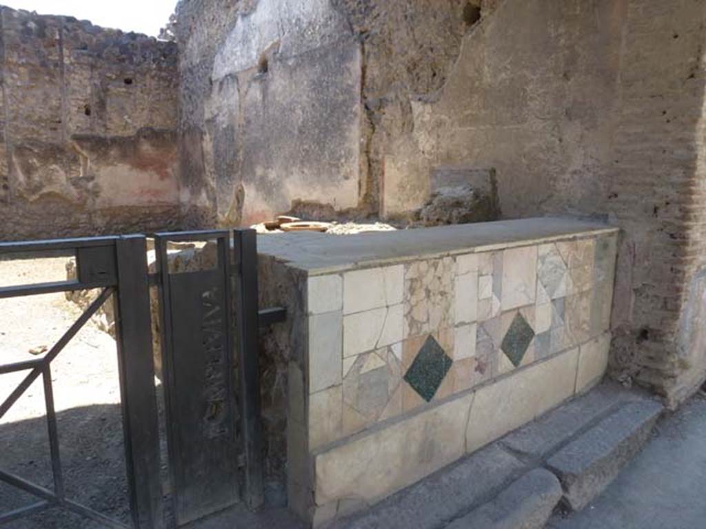1.11.1 Pompeii. June 2012. Looking south-west across bar-counter. Photo courtesy of Michael Binns.