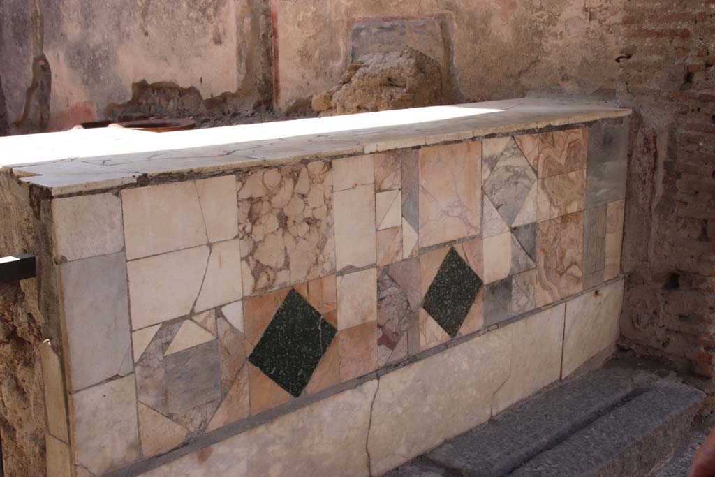 I.11.1 Pompeii. September 2019. Looking south-west towards detail of front façade of bar counter.
Photo courtesy of Klaus Heese.