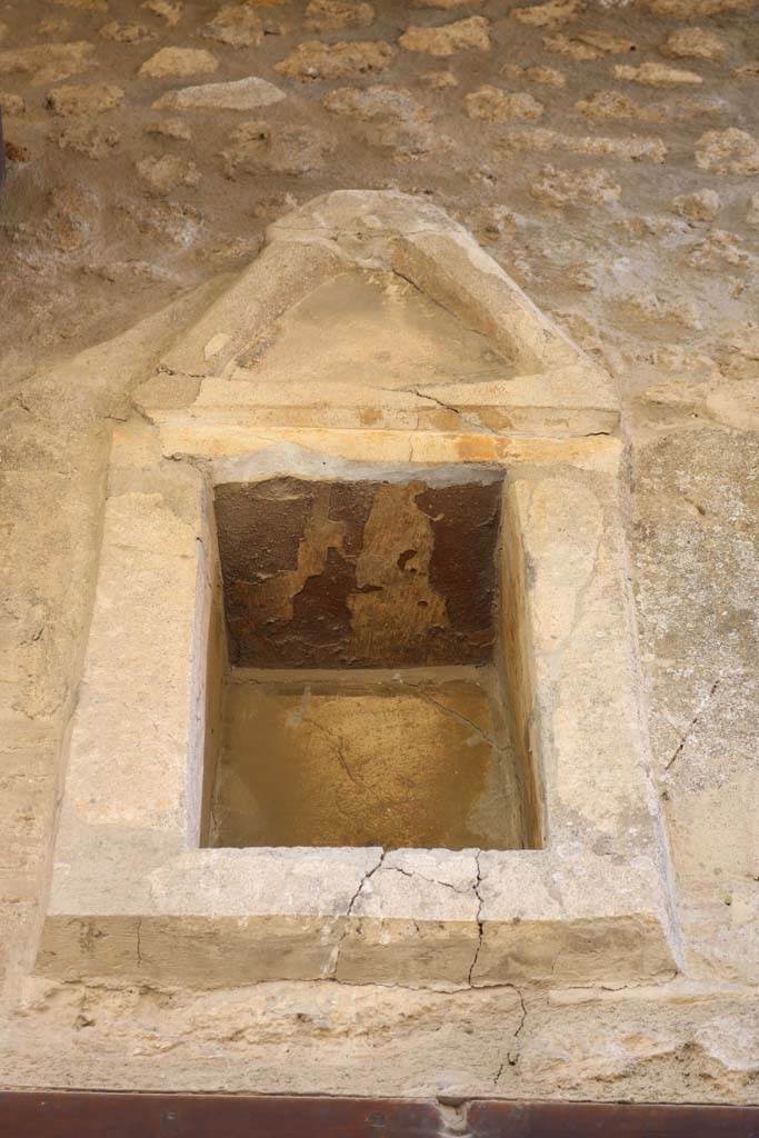 I.11.1 Pompeii. December 2018. 
Niche above entrance doorway. Photo courtesy of Aude Durand.