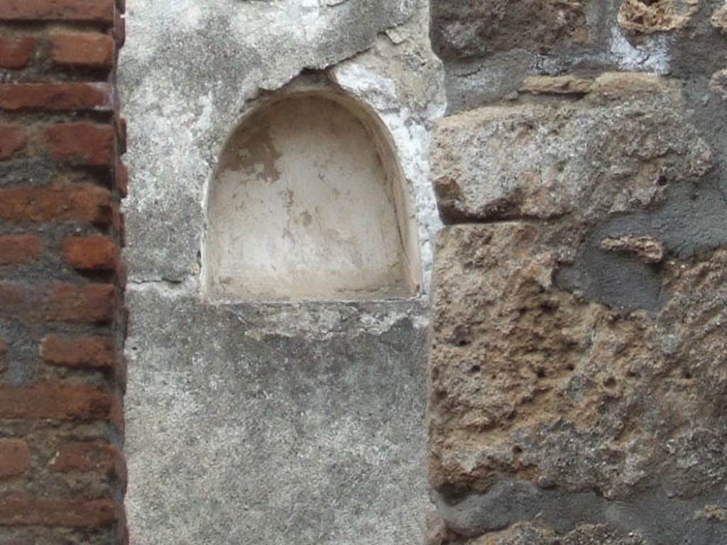 I.11.3 Pompeii.  December 2007.  Niche on south wall of the garden viewed through kitchen doorway.