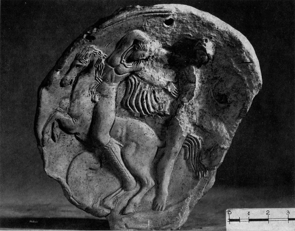 I.11.6 Pompeii. March 5th, 1955, oscillum with relief of Achilles and Troilus.
According to Pannuti, during the excavation a small clay disk came to light, similar to a shell and almost circular in shape (diam. about 12.5 cm).
Its direction is smooth and slightly convex, while the recto, concave, is adorned with figures in bas-relief. 
The clay in which the object is shaped, is the colour of rather light wood - it seems poorly fired and has many tiny holes; its thickness is 7-8 mm.
See Pannuti U, 1981. Achille e Troilo - rilievo fittile pompeiano. Bollettino d’Arte 1981 Fasc. 9, p. 111, fig. 1.