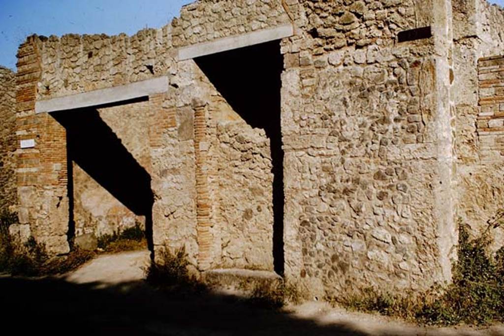 I.11.7 and I.11.6 Pompeii. 1964. Entrance doorways on south side of Via dell’Abbondanza.
Photo by Stanley A. Jashemski.
Source: The Wilhelmina and Stanley A. Jashemski archive in the University of Maryland Library, Special Collections (See collection page) and made available under the Creative Commons Attribution-Non Commercial License v.4. See Licence and use details.
J64f1649
