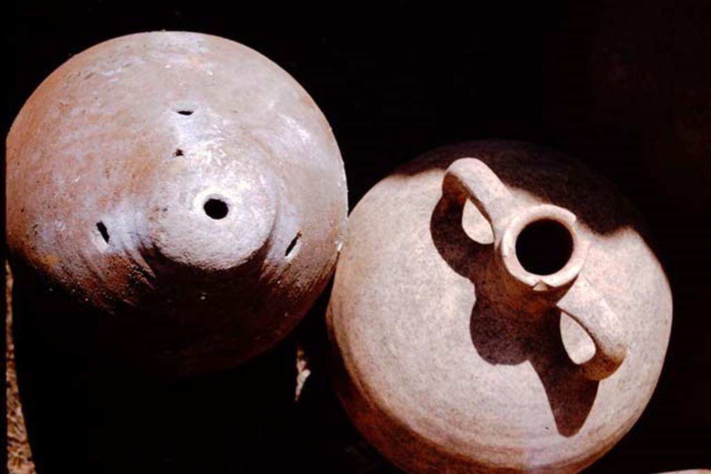 I.11.10 Pompeii. 1964. Pots. Photo by Stanley A. Jashemski.
Source: The Wilhelmina and Stanley A. Jashemski archive in the University of Maryland Library, Special Collections (See collection page) and made available under the Creative Commons Attribution-Non Commercial License v.4. See Licence and use details.
J64f1855