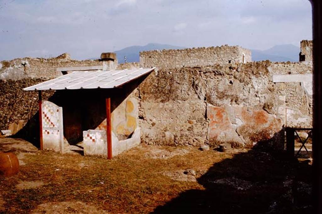 I.11.10 Pompeii. 1964. Looking towards south wall of garden area.  Photo by Stanley A. Jashemski.
Source: The Wilhelmina and Stanley A. Jashemski archive in the University of Maryland Library, Special Collections (See collection page) and made available under the Creative Commons Attribution-Non Commercial License v.4. See Licence and use details.
J64f1963