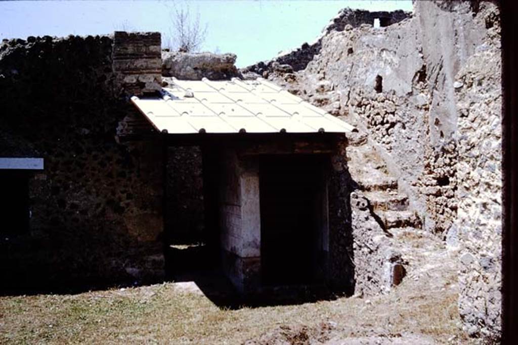 I.11.10 Pompeii. 1964. Looking west towards doorway to latrine, with painted serpent on exterior wall. The stairs to the upper floor are to the north (right) of the latrine doorway.  Photo by Stanley A. Jashemski.
Source: The Wilhelmina and Stanley A. Jashemski archive in the University of Maryland Library, Special Collections (See collection page) and made available under the Creative Commons Attribution-Non Commercial License v.4. See Licence and use details.
J64f1545