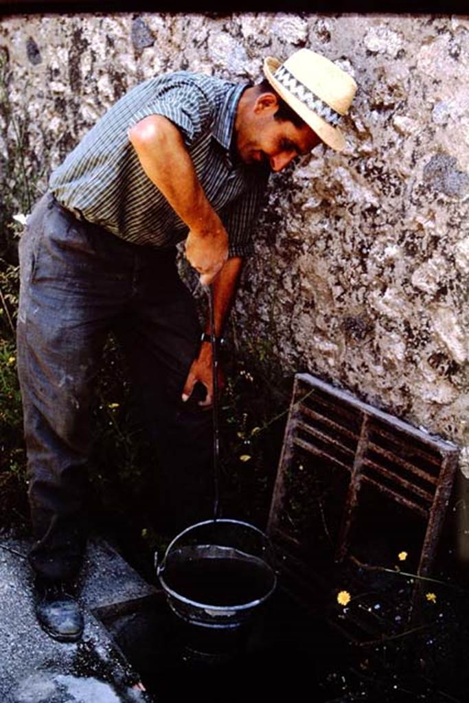 I.11.10 Pompeii. 1964. Finding water to make the plaster/cement. Photo by Stanley A. Jashemski.
Source: The Wilhelmina and Stanley A. Jashemski archive in the University of Maryland Library, Special Collections (See collection page) and made available under the Creative Commons Attribution-Non Commercial License v.4. See Licence and use details.
J64f1681