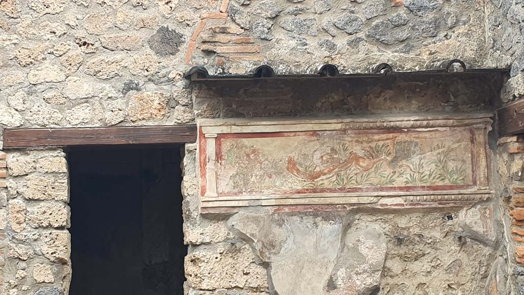 I.11.11 Pompeii. July 2021. North wall of bar-room with window and painted lararium. 
Foto Annette Haug, ERC Grant 681269 DÉCOR.