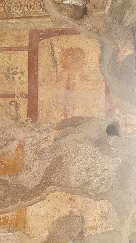 I.11.10 Pompeii. July 2021. Detail from upper painted candelabra on upper east wall.   
Foto Annette Haug, ERC Grant 681269 DÉCOR.