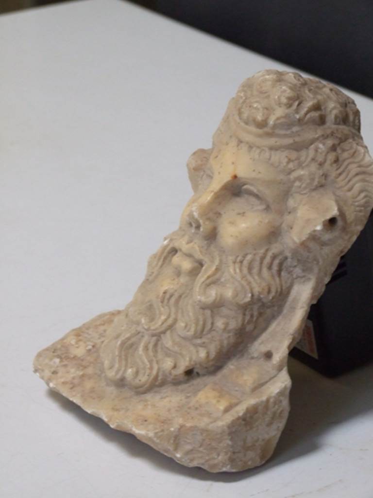 I.11.12 Pompeii.  March 2009.  White marble Male Herm.  Found in a cavity in the South wall near the Aedicula Niche in 1958.  SAP inventory number: 12167.