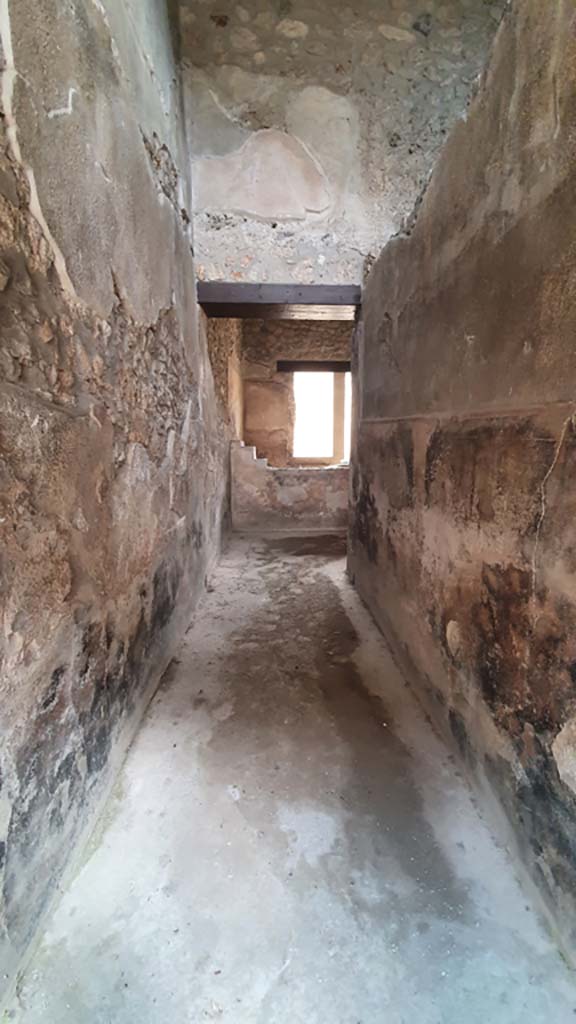I.11.16 Pompeii. July 2021. Looking east along entrance corridor.
Foto Annette Haug, ERC Grant 681269 DÉCOR.