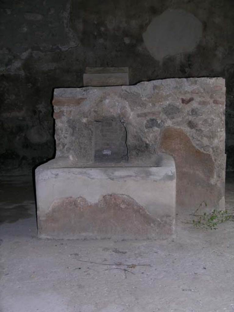 I.11.16 Pompeii. April 2004. Looking north at bar counter.
Photo courtesy of Nicolas Monteix.