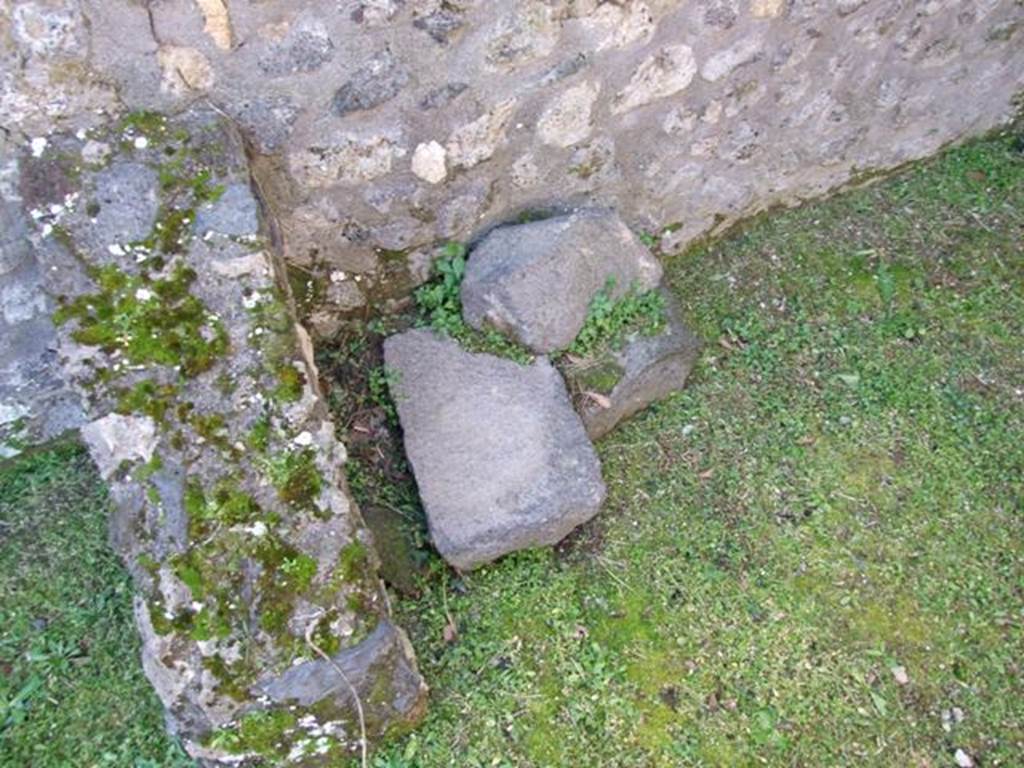 I.12.2 and I.12.1 Pompeii.  March 2009.   Room 10. South east corner.