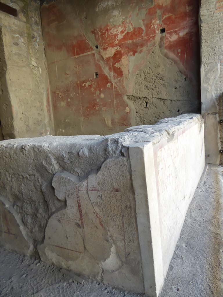 I.12.3 Pompeii. September 2015. Looking towards west wall of bar-room from east side of counter.
 Foto Annette Haug, ERC Grant 681269 DÉCOR