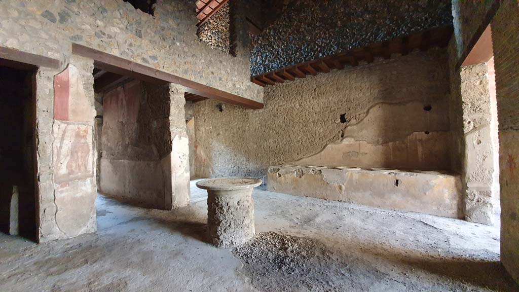 I.12.3 Pompeii. July 2021. Room 1, looking south-west across courtyard. 
Foto Annette Haug, ERC Grant 681269 DÉCOR