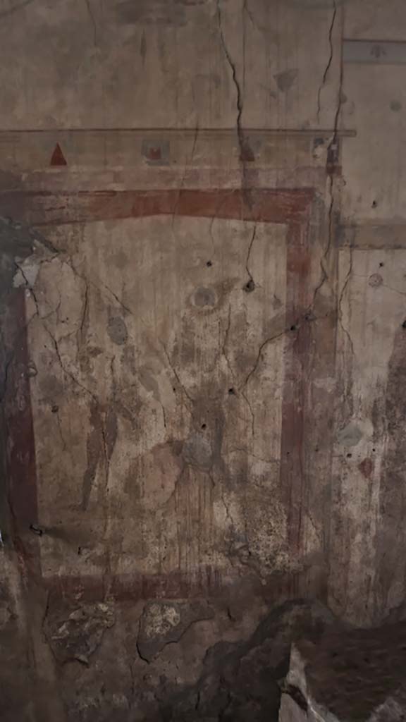 I.12.3 Pompeii. July 2021. 
Room 2, central painting on west wall on north side of window.
Foto Annette Haug, ERC Grant 681269 DÉCOR