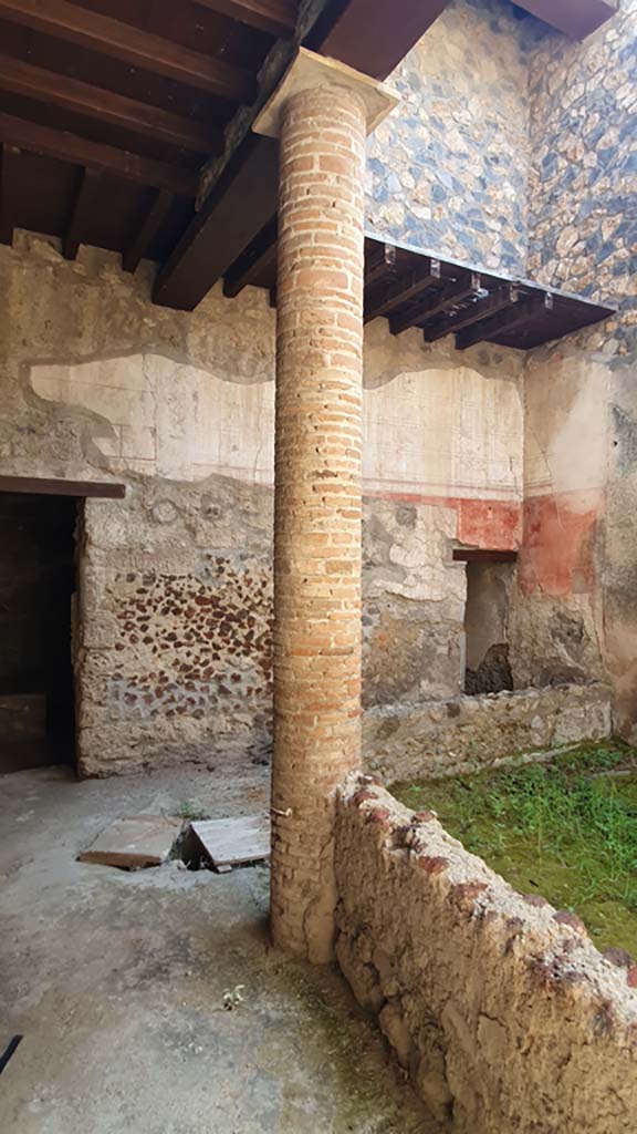 I.12.3 Pompeii. July 2021. 
Looking east towards masonry column in north passageway of garden area.
Foto Annette Haug, ERC Grant 681269 DÉCOR