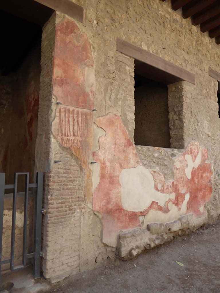 I.12.3 Pompeii. September 2015. 
Front façade on west side of doorway with graffiti, and window into I.12.1/2. 
Foto Annette Haug, ERC Grant 681269 DÉCOR
