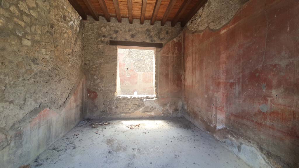 I.12.5 Pompeii. July 2021. Triclinium, looking south from doorway.
Foto Annette Haug, ERC Grant 681269 DÉCOR.