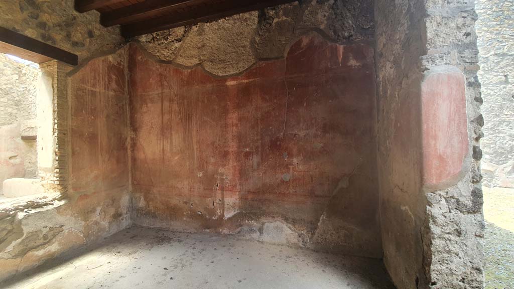 I.12.5 Pompeii. July 2021. Looking towards west wall from doorway.
Foto Annette Haug, ERC Grant 681269 DÉCOR.