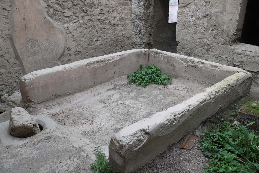 I.12.5 Pompeii. December 2018. 
Looking north-west across basin/tub towards north wall with doorway to corridor and window to triclinium. Photo courtesy of Aude Durand.