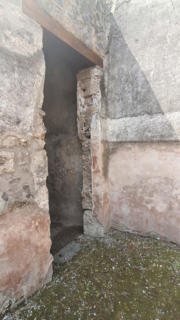 I.12.5 Pompeii. July 2021. Doorway to room in south-west corner of atrium.
Foto Annette Haug, ERC Grant 681269 DÉCOR.