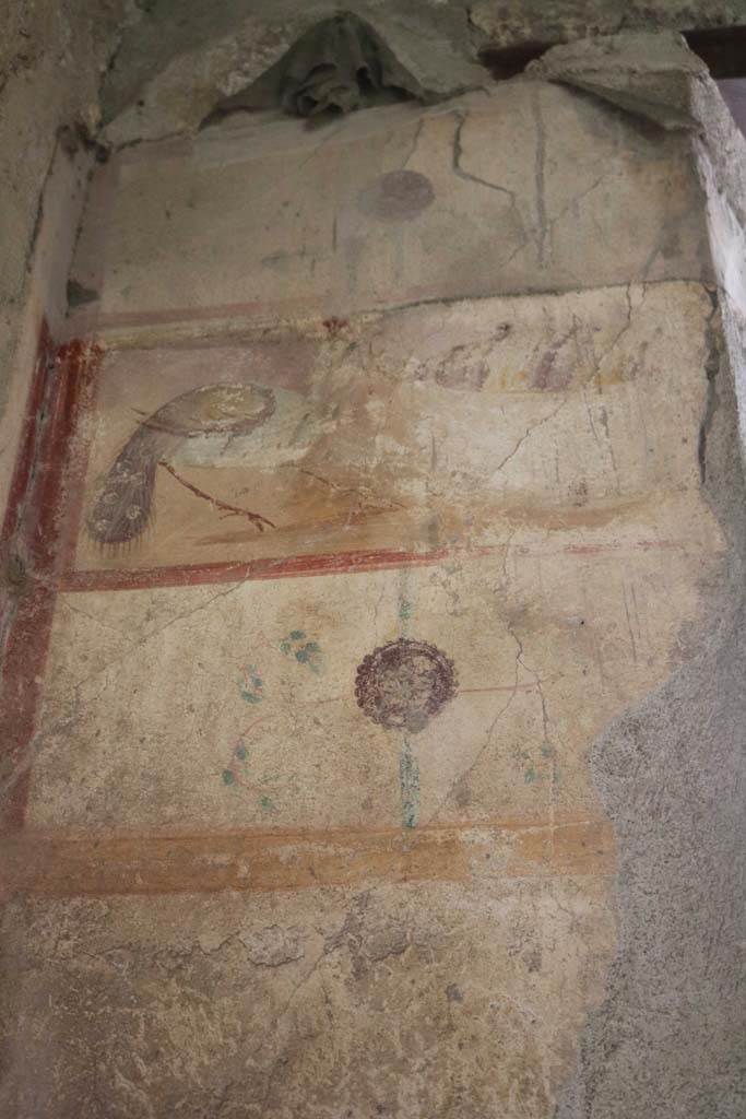 I.12.5 Pompeii. December 2018. 
Painted decoration on north wall of cubiculum, on west side of window. Photo courtesy of Aude Durand.