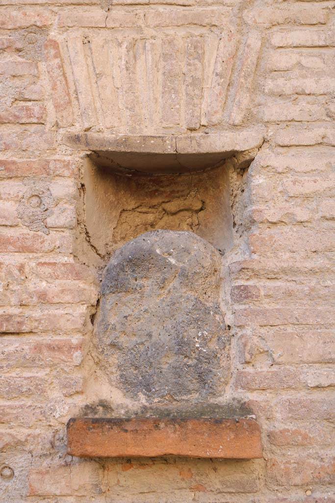 I.12.5 Pompeii. December 2018. 
Street shrine or niche at east side of entrance doorway. Photo courtesy of Aude Durand.