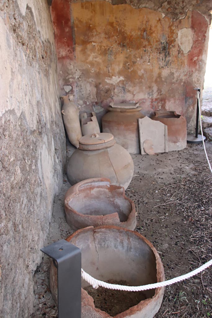 I.12.8 Pompeii. October 2022. 
Peristyle 9, looking north along west side. Photo courtesy of Klaus Heese.