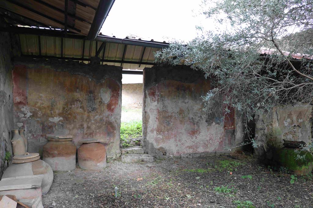 I.12.8 Pompeii. December 2018. 
Room 9, looking north towards dolia in north-west corner of peristyle garden. Photo courtesy of Aude Durand.