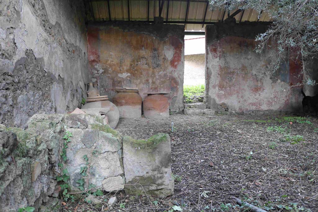I.12.8 Pompeii. December 2018. 
Room 9, looking north from north-west corner of peristyle garden from behind low wall and rear of tufa altar (in centre). 
Photo courtesy of Aude Durand.