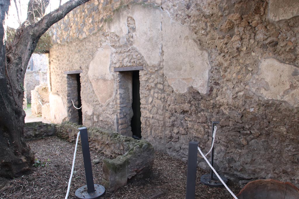 I.12.8 Pompeii. October 2022. 
Peristyle 9, looking south-west towards doorways to rooms 10 and 11 on west side of peristyle. Photo courtesy of Klaus Heese.