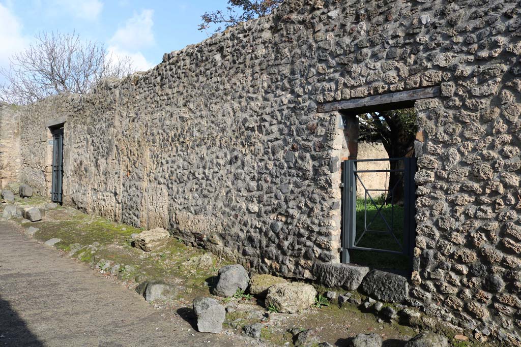 1.12.14 Pompeii, on right. December 2018. 
Entrance doorway on east side of Vicolo delle Nave Europa, with doorway to I.12.15, on left. Photo courtesy of Aude Durand.