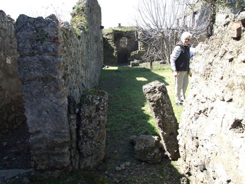 I.12.15 Pompeii. March 2009.  Doorway to garden area, room 8, in west wall of room 5, next to room 4, corridor.