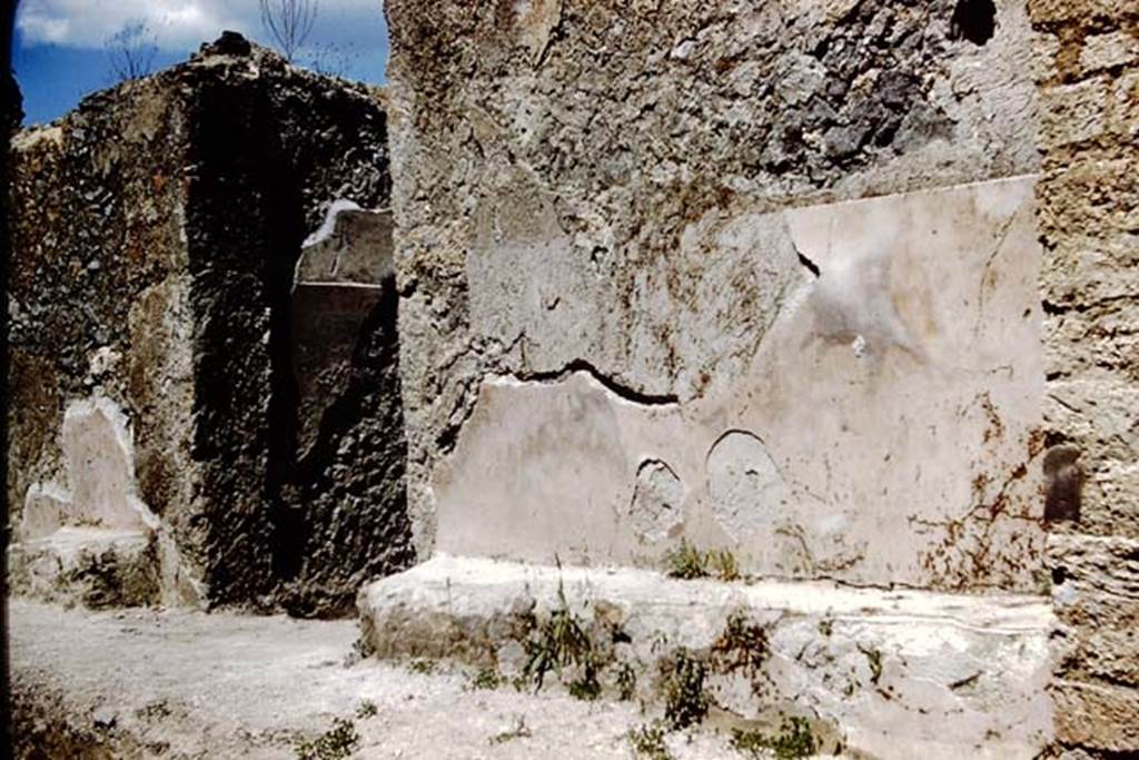 I.12.16 Pompeii. 1961. Plastered painted wall and benches on either side of entrance doorway.    Photo by Stanley A. Jashemski.
Source: The Wilhelmina and Stanley A. Jashemski archive in the University of Maryland Library, Special Collections (See collection page) and made available under the Creative Commons Attribution-Non Commercial License v.4. See Licence and use details.
J61f0320