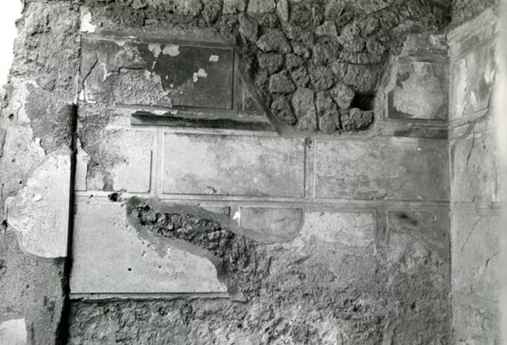 I.13.2 Pompeii. 1974. Domus of Sutoria Primigenia, left ala, N wall.  Photo courtesy of Anne Laidlaw.
American Academy in Rome, Photographic Archive. Laidlaw collection _P_74_1_4.