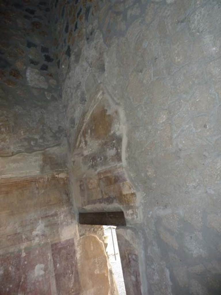 I.13.2 Pompeii, September 2015. North wall of anteroom, with small doorway to atrium.  Taken through window from I.13.3.