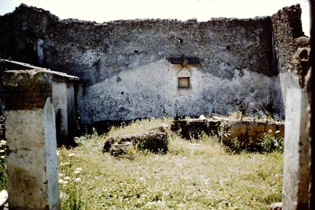 I.13.2 Pompeii. 1961. Looking south through the entrance between two pillars that would have supported the north portico. Photo by Stanley A. Jashemski.
Source: The Wilhelmina and Stanley A. Jashemski archive in the University of Maryland Library, Special Collections (See collection page) and made available under the Creative Commons Attribution-Non Commercial License v.4. See Licence and use details.
J61f0262