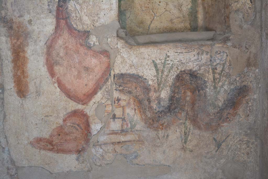 I.13.2 Pompeii. October 2019. Serpent painted below niche on north wall of kitchen.
Foto Annette Haug, ERC Grant 681269 DÉCOR.