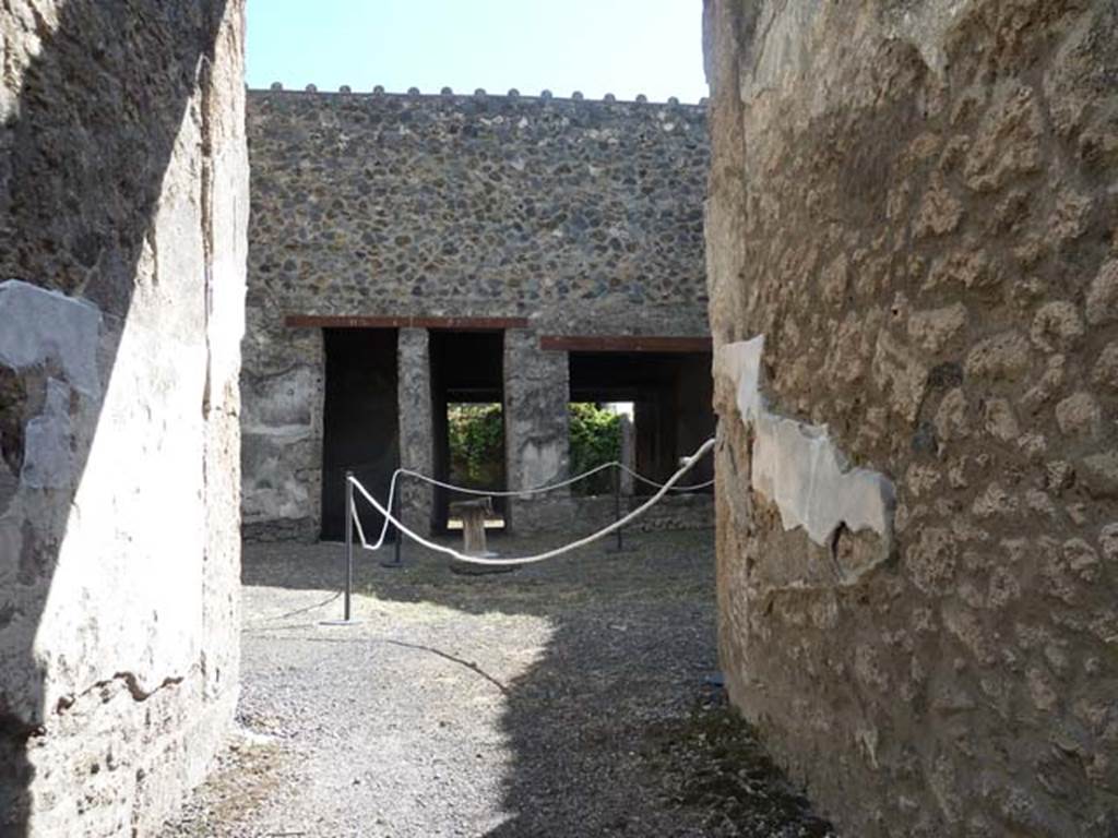 I.13.2 Pompeii. September 2015. Looking south from entrance corridor across atrium.