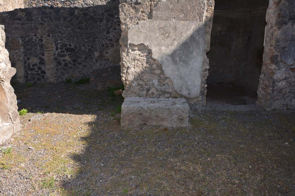 I.13.2 Pompeii. October 2019. Two doorways on east side of atrium.
Foto Annette Haug, ERC Grant 681269 DÉCOR.