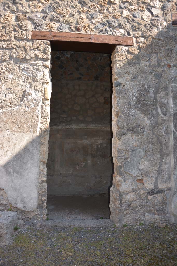 I.13.2 Pompeii. October 2019. Doorway to second room on left (east) side of atrium.
Foto Annette Haug, ERC Grant 681269 DÉCOR.