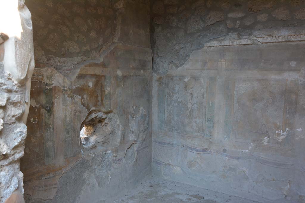 I.13.2 Pompeii. October 2019. North wall, north-east corner and east wall.
Foto Annette Haug, ERC Grant 681269 DÉCOR.