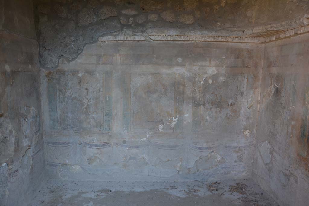 I.13.2 Pompeii. October 2019. Looking towards east wall of second room on left (east) side of atrium
Foto Annette Haug, ERC Grant 681269 DÉCOR