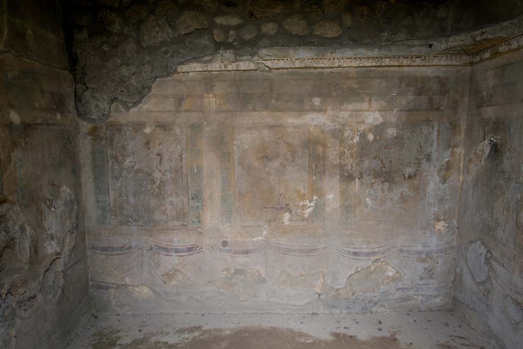 I.13.2 Pompeii. July 2018. Looking towards east wall of second room on left (east) side of atrium.
Photo courtesy of Johannes Eber.