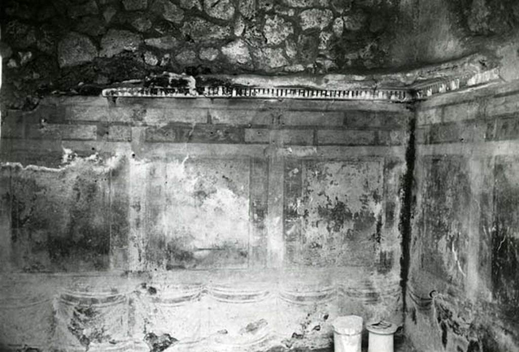 I.13.2 Pompeii. 1974. 
Domus of Sutoria Primigenia, second room left E of atrium, E wall. Photo courtesy of Anne Laidlaw.
American Academy in Rome, Photographic Archive. Laidlaw collection _P_74_1_23.